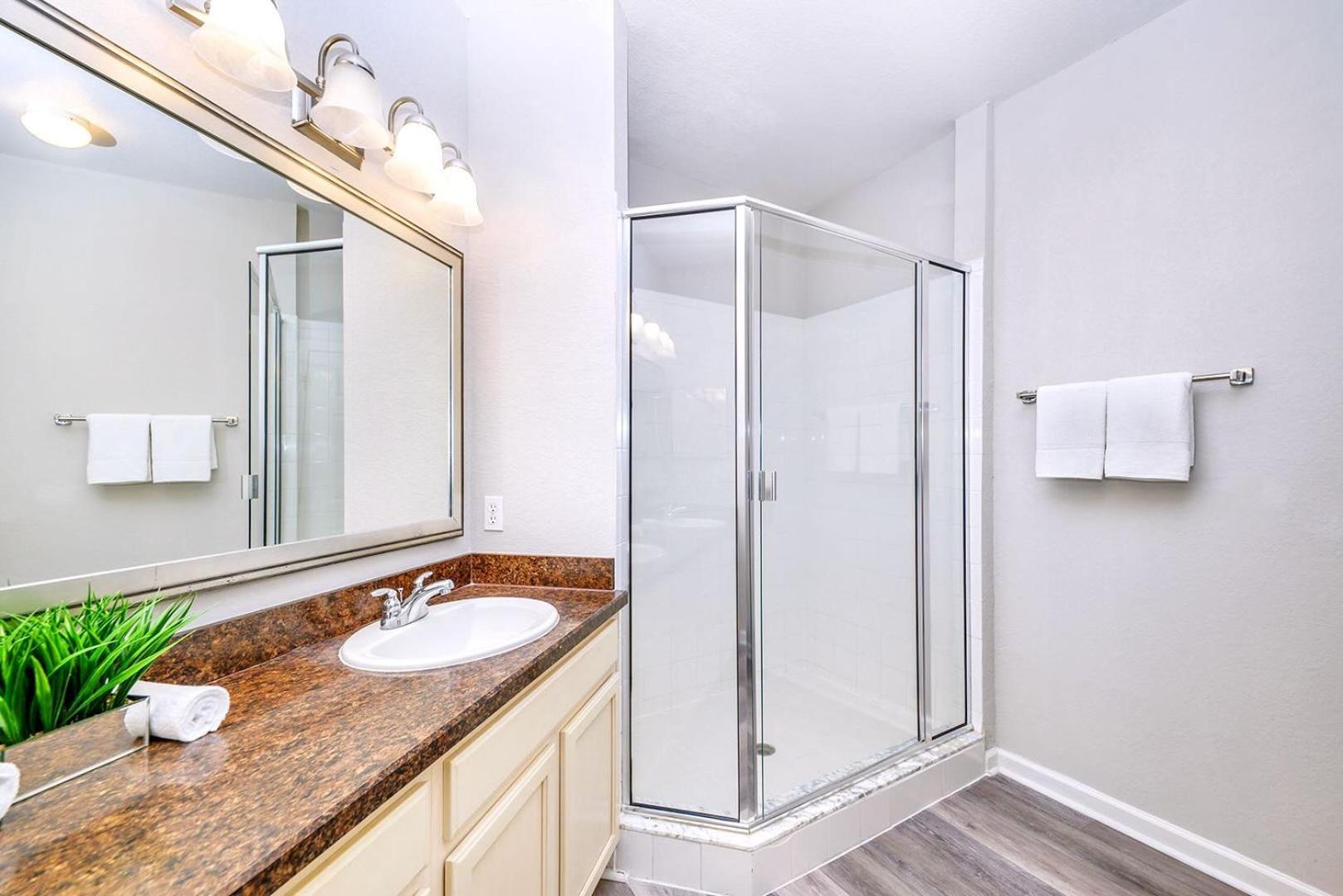 Bright & Modern 2Br Condo With Pool & Hot Tub, Near Disney! Орландо Екстериор снимка
